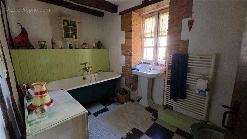 Maison à SAINT-MARTIAL-SUR-ISOP