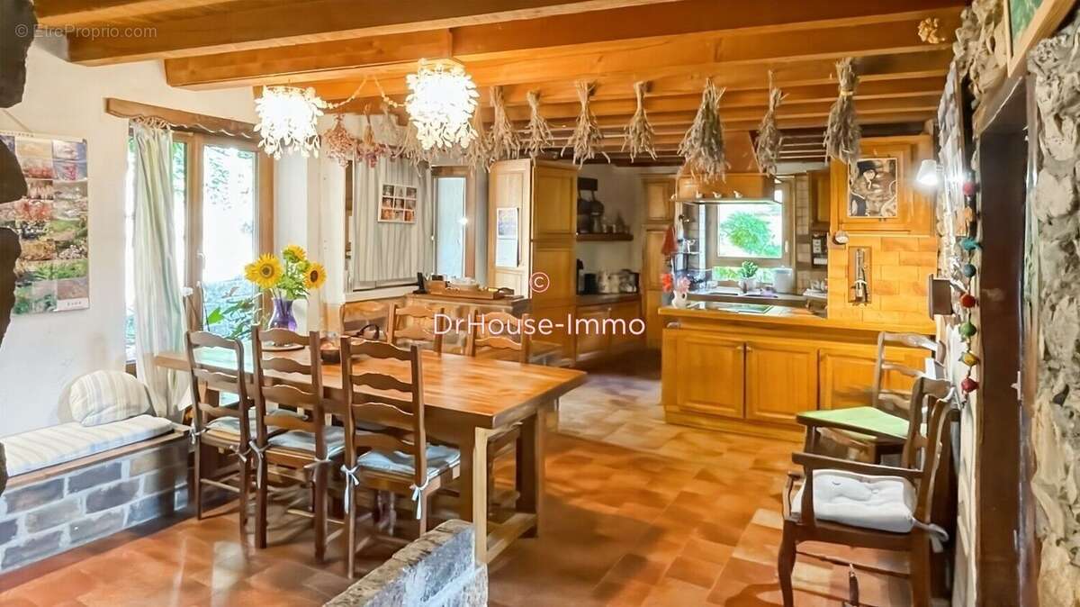 Maison à VAUX-EN-BEAUJOLAIS