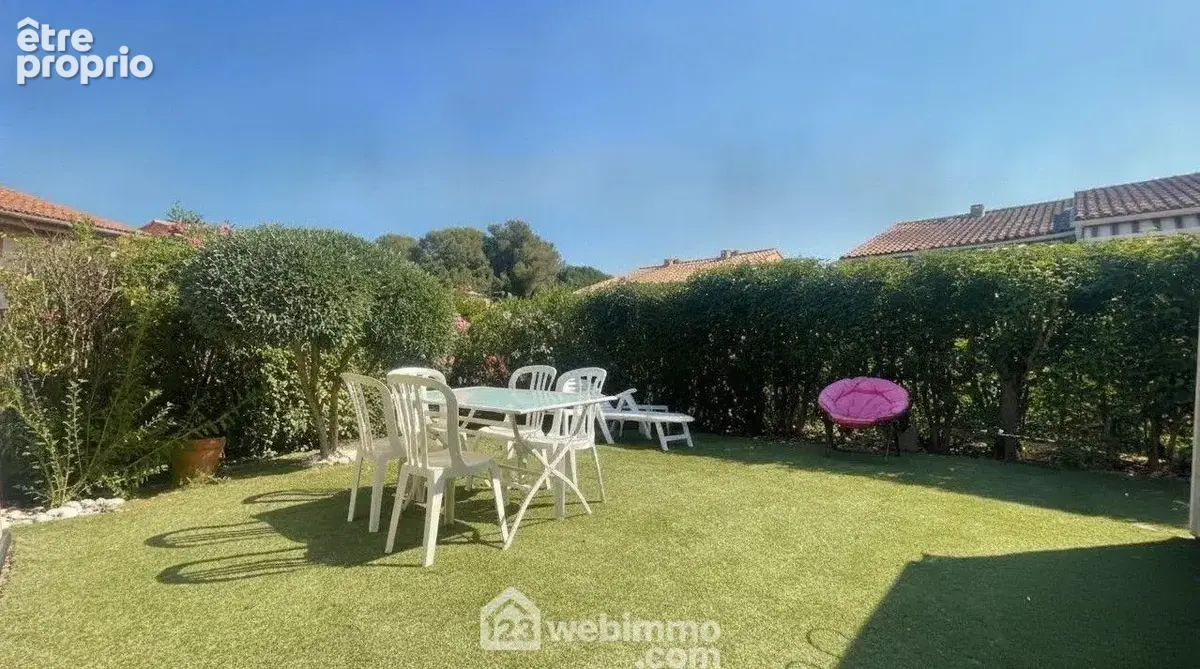 Jardin privatif, agréable et ensoleillé.