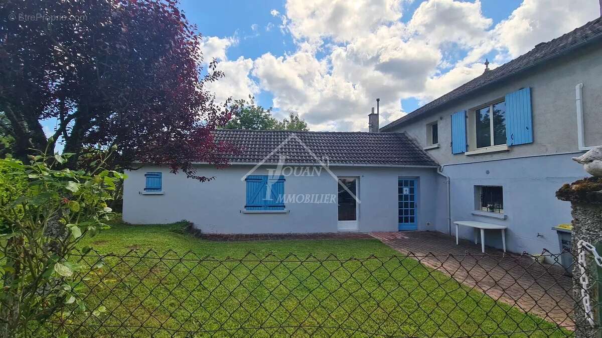 Maison à SAINT-BONNET-TRONCAIS