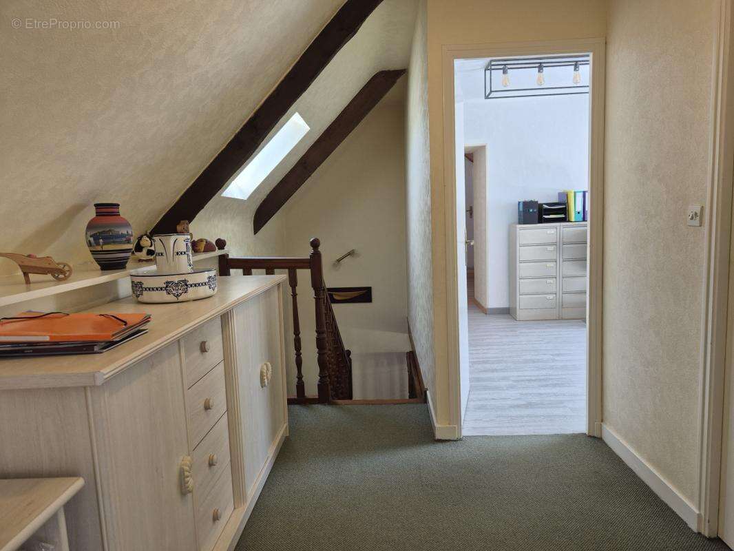 Maison en pierres sous ardoises -- 5 chambres, double garage - photo 10