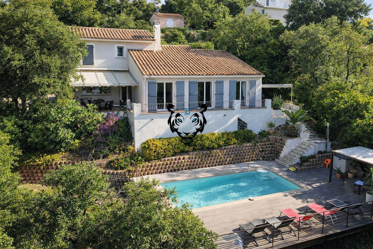 Maison à LES ISSAMBRES