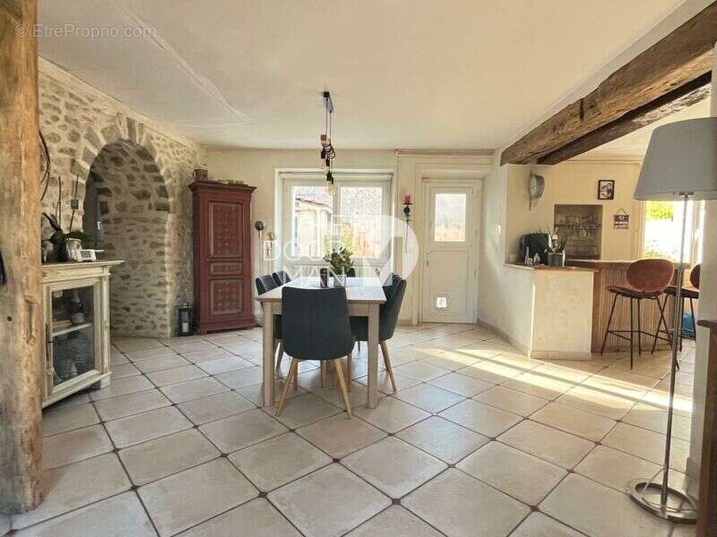 Maison à ORMOY-LA-RIVIERE