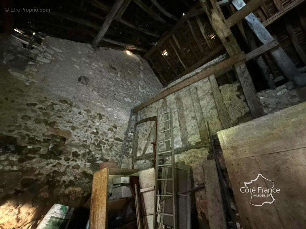 Appartement à VILLENEUVE-L'ARCHEVEQUE