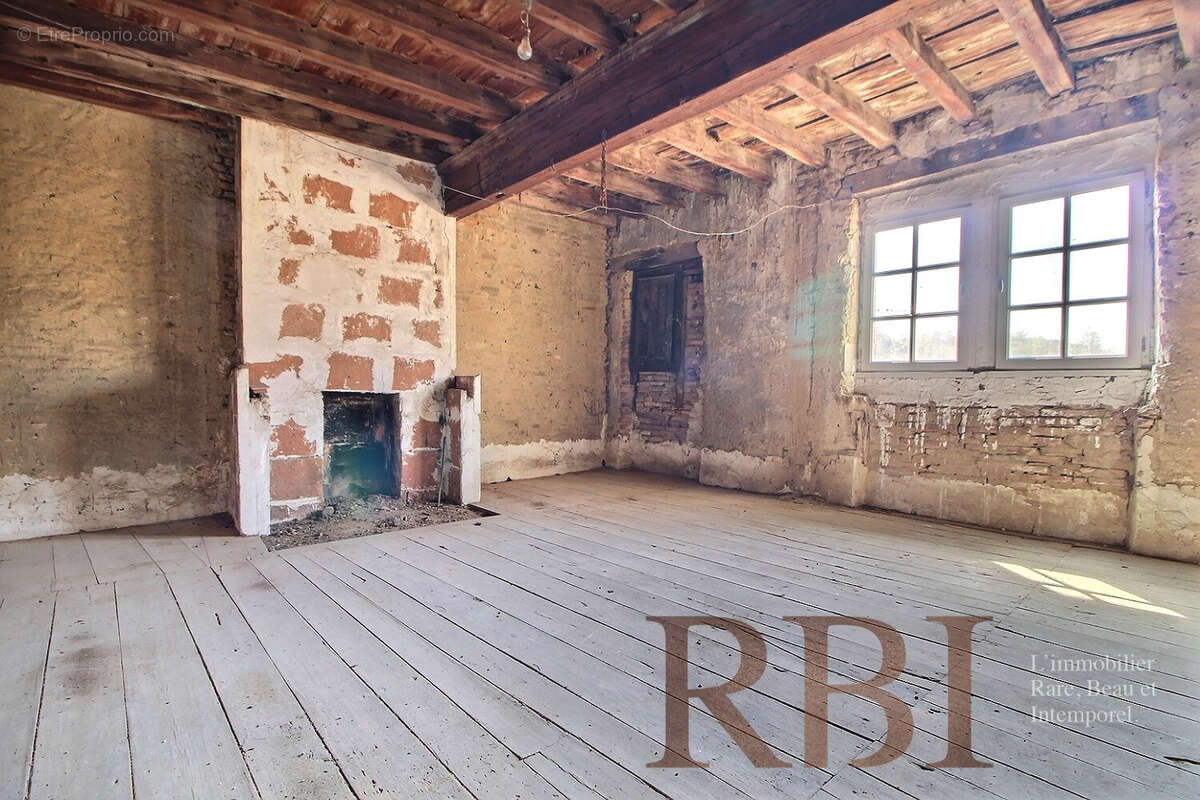 Maison à MONTESQUIEU-VOLVESTRE