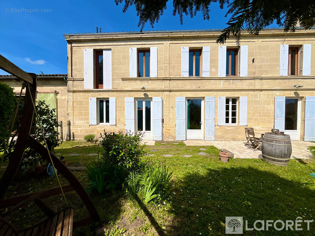 Maison à IZON