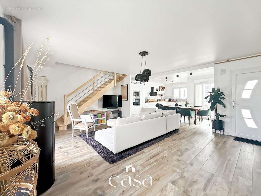Maison 112 m² à Soliers  - photo 2