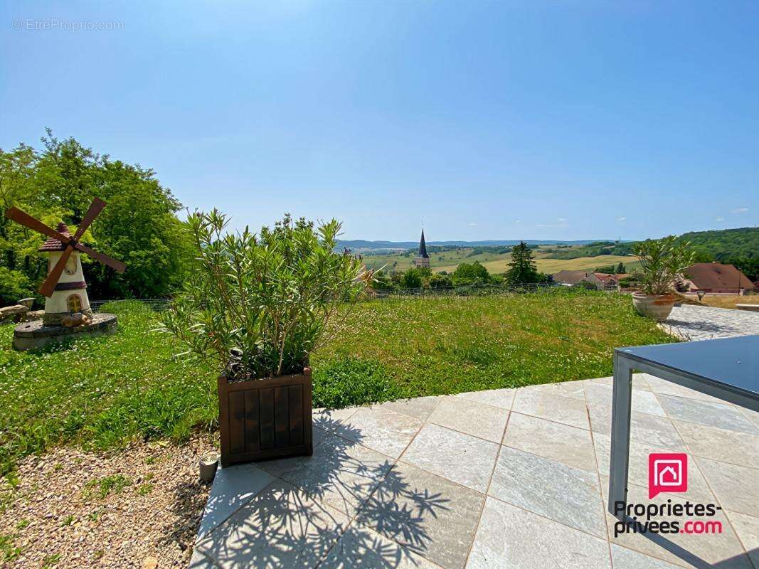 Maison à ANNAY-LA-COTE