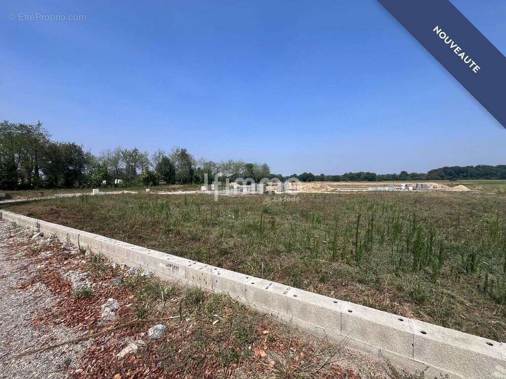 Terrain constructible (Lot 2) de 687 m² – 96 000 € - photo 4