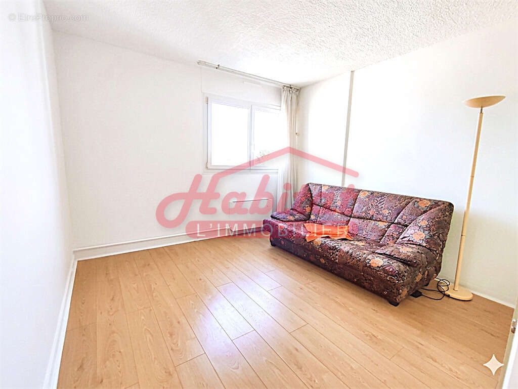 CHELLES CENTRE VILLE- Grand appartement de 4 Pièces + Cave - photo 11