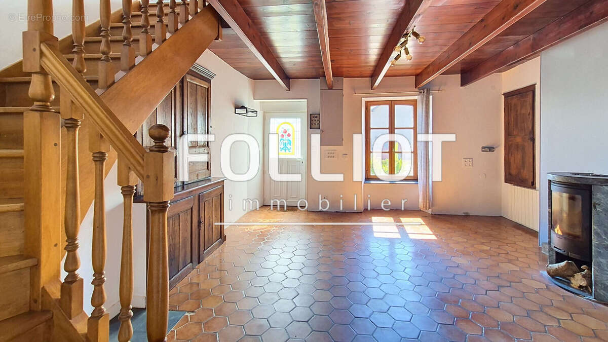 A vendre maison en pierre à Coudeville-sur-Mer - Réf 12400LB - photo 2