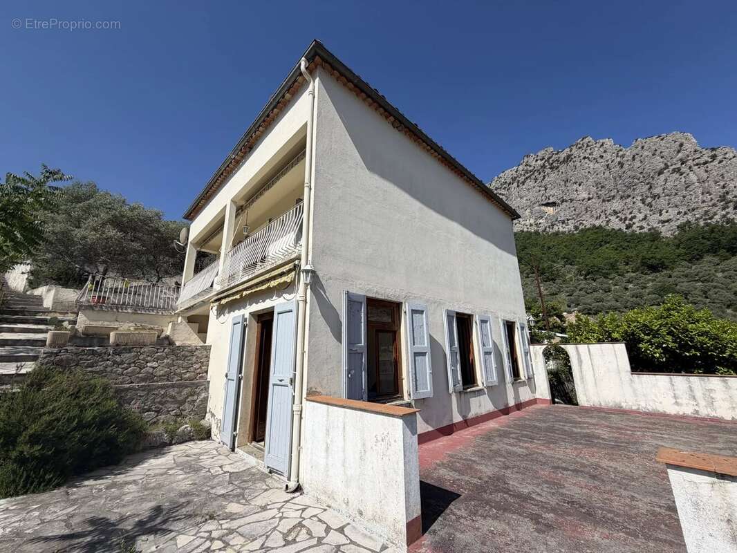 Maison à ENTREVAUX