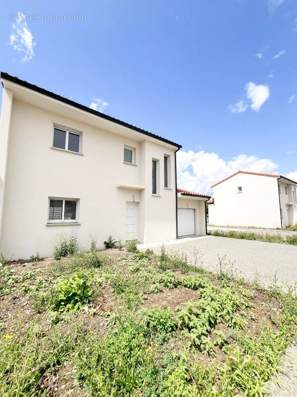 Maison à SAINT-BEAUZIRE