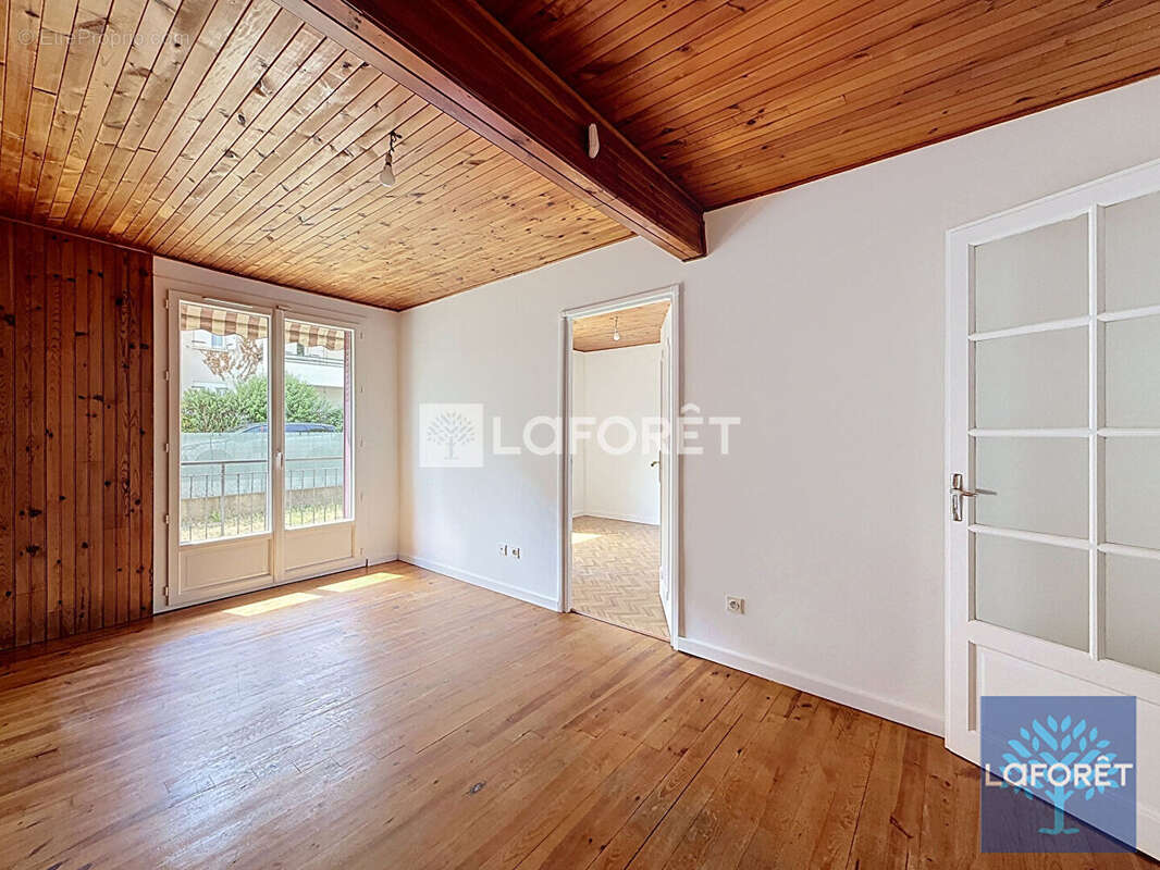 Appartement à VIGNEUX-SUR-SEINE