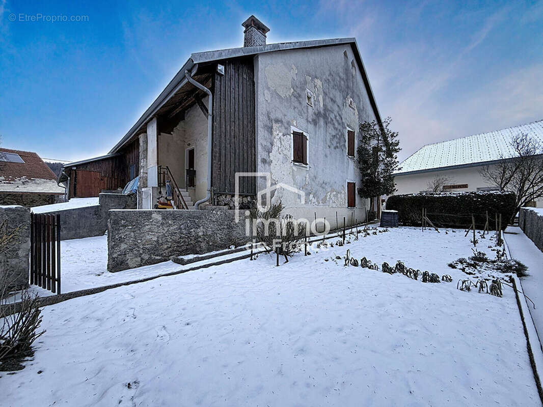 Maison à CHARIX