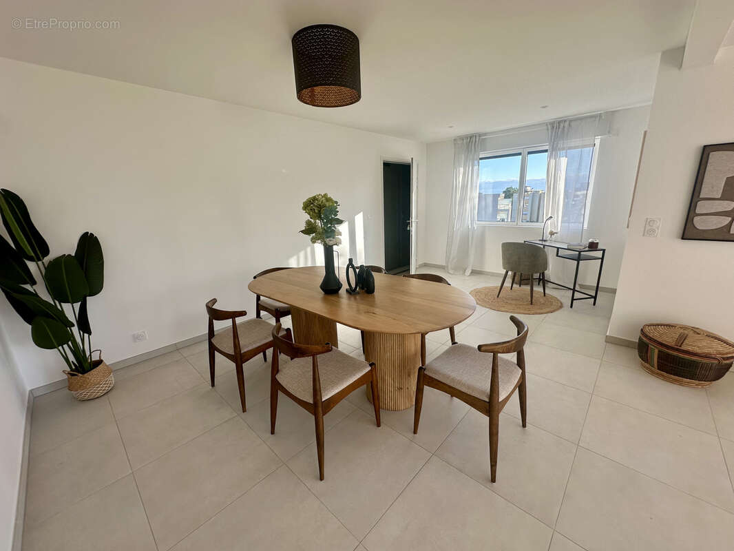 Appartement à SAINT-LAURENT-DU-VAR
