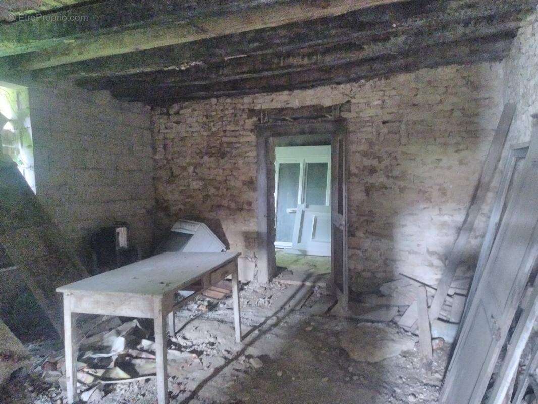 Maison à rénover avec un fort potentiel - photo 7
