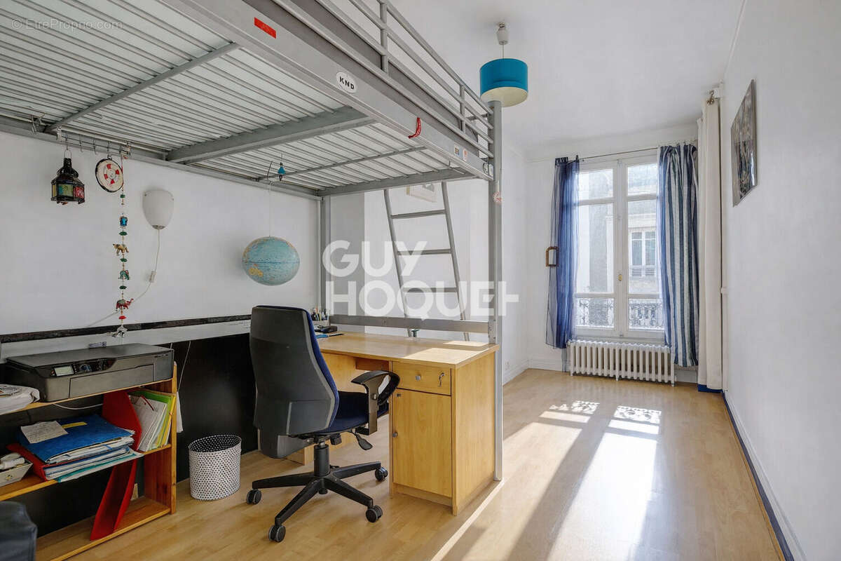 Appartement à PARIS-17E
