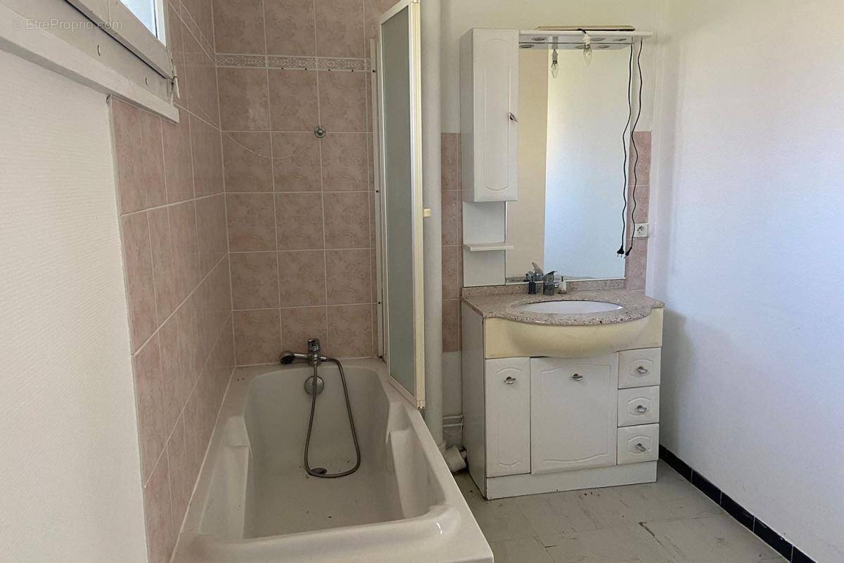 Appartement à PARON