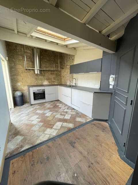 34120 Pézenas immeuble 3 appartements et 3 studios 1 terrasse 2 caves 1 patio - photo 8