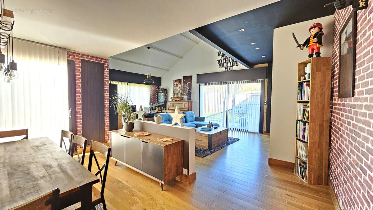 Maison à LES HERBIERS