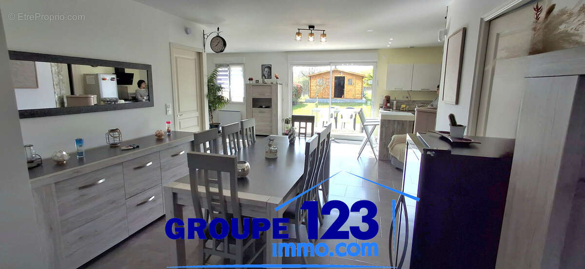 Pavillon contemporain de 2016, édifié sur un terrain clos et arboré de 480 m2. - photo 2