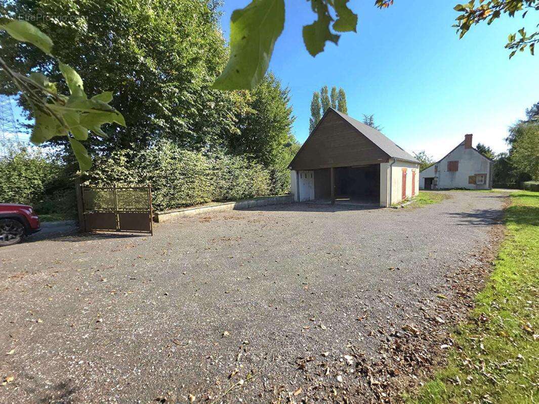 Maison à LA FERRIERE-AU-DOYEN