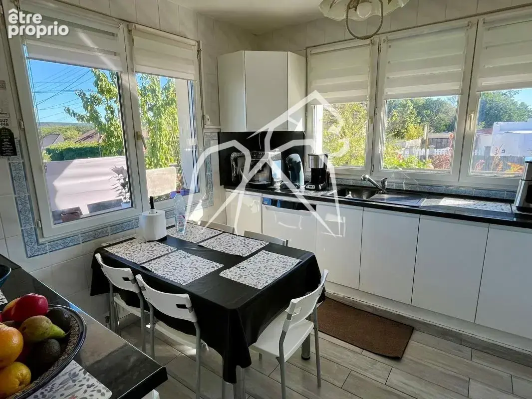 Maison familiale semi plain-pied 11 pièces  266 m²  Avec 1 studio vendu loué  SAINT-ETIENNE-DU-ROUVRAY 76800 - photo 7