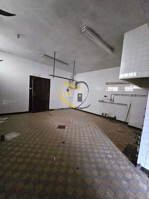 Parking à SAINT-MARTIN-D&#039;AUXIGNY