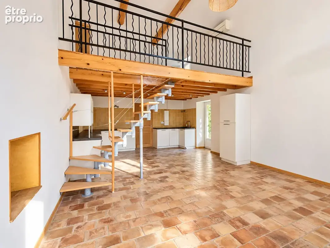 Maison Provençale à Vendre - 6 Pièces, 191 m², Centre du Village de Vernègues - photo 7