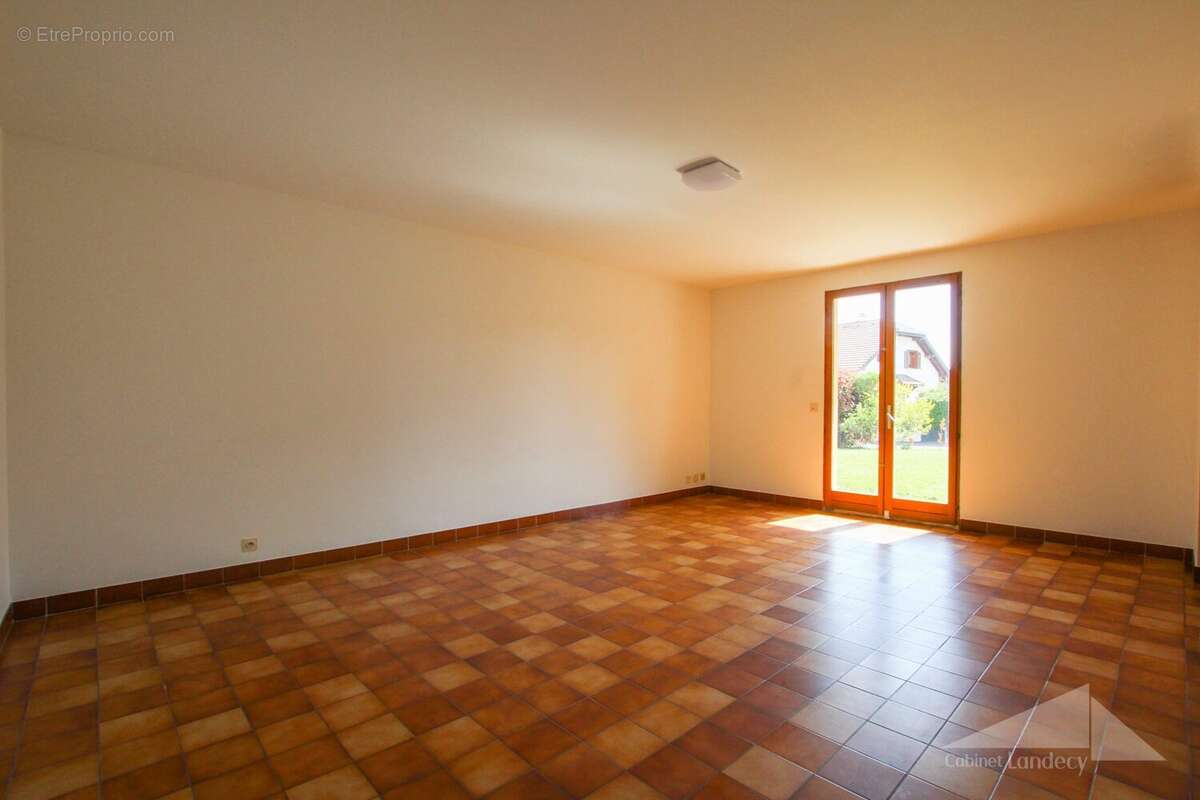 Appartement à PREVESSIN-MOENS