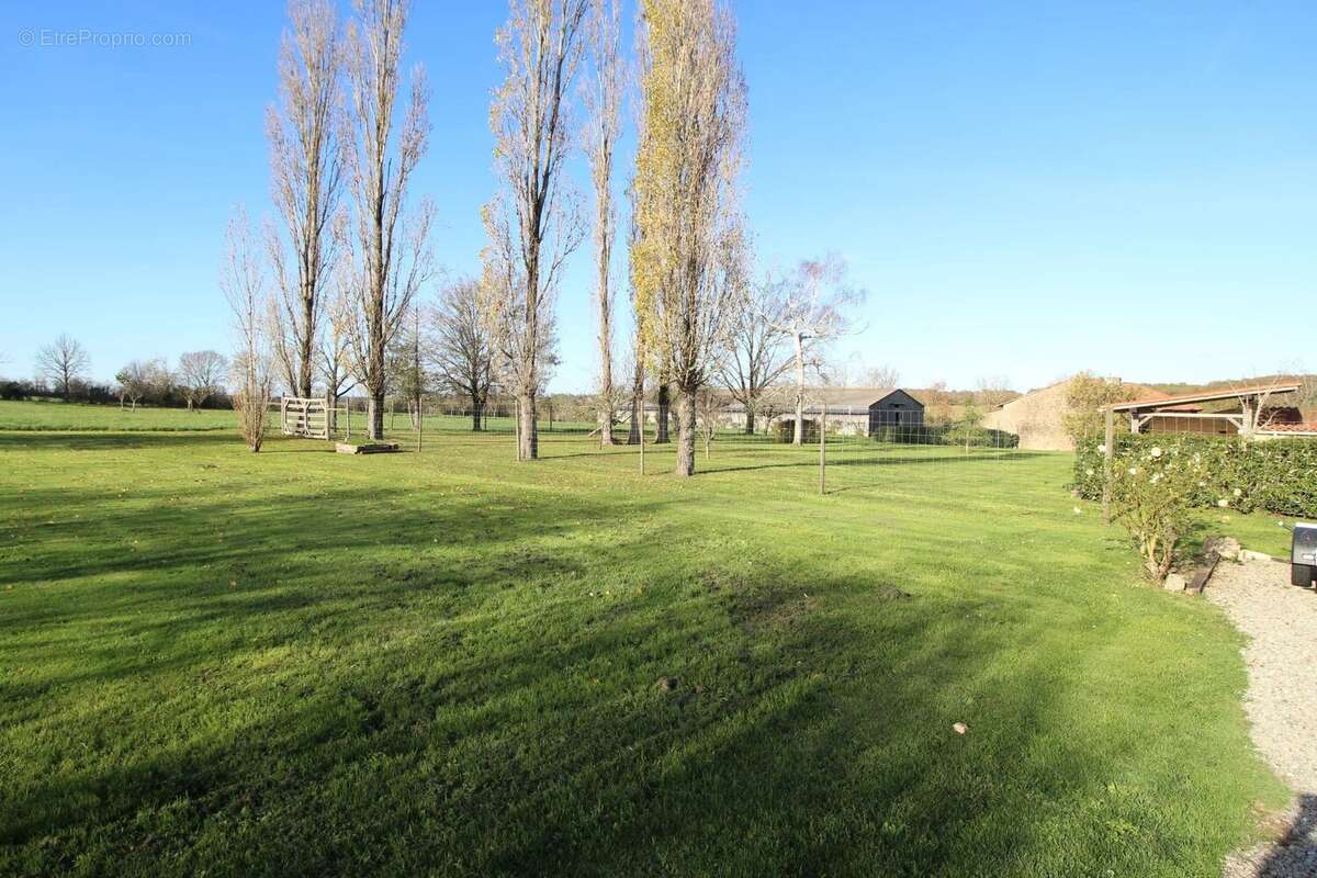Maison à CELLEFROUIN