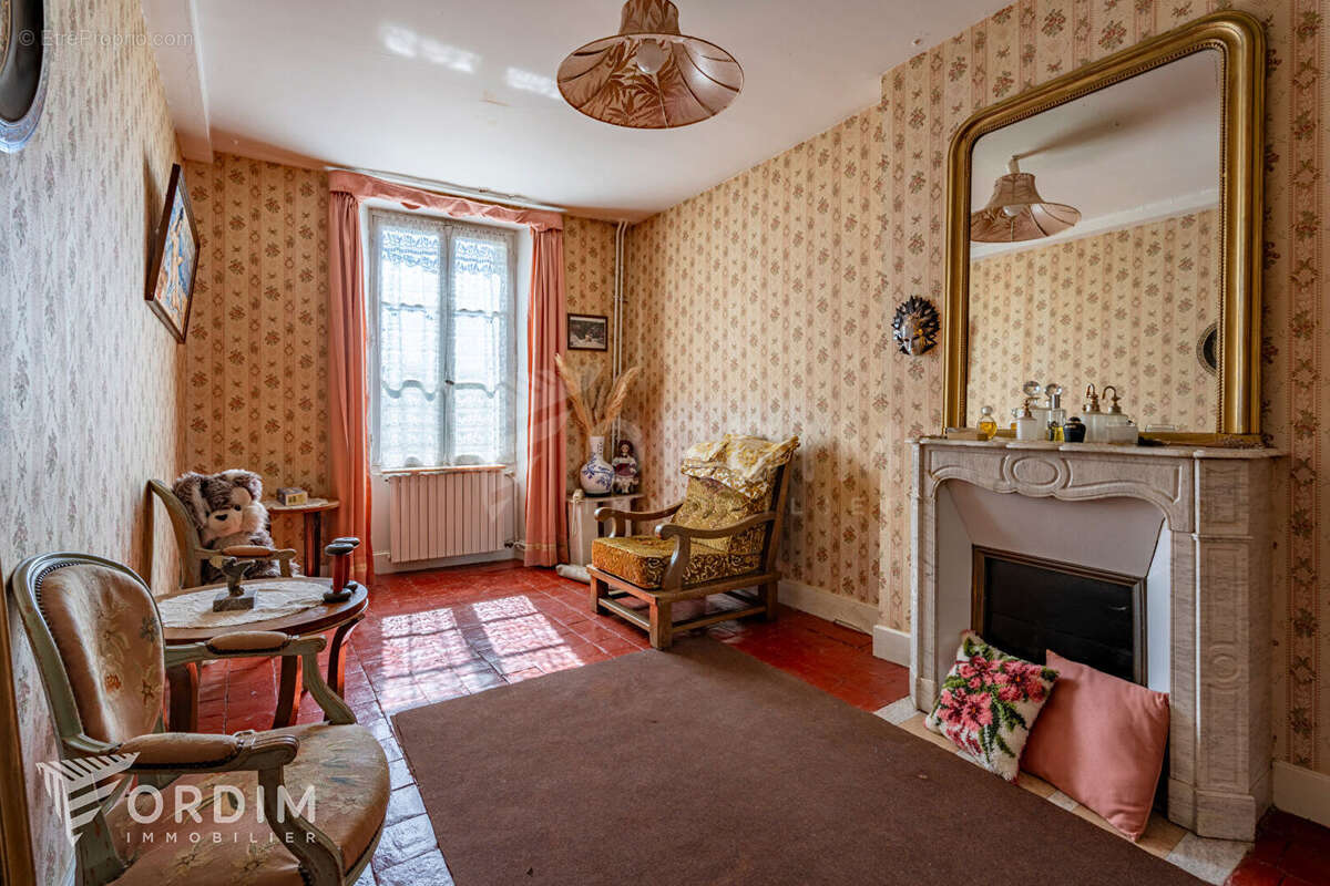 Maison à MENADES