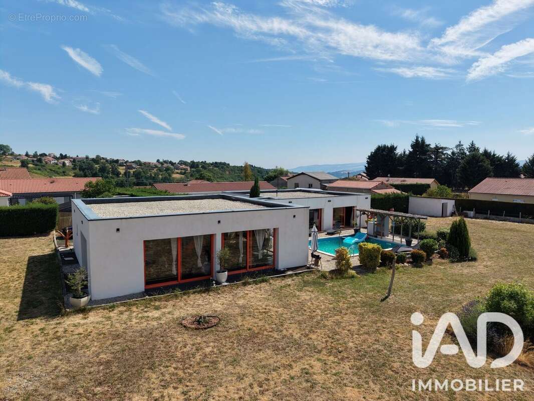 Maison 180 m² à Saint-Maurice-En-Gourgois  - photo 3