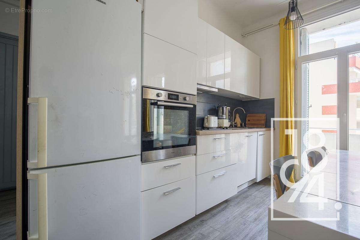 Appartement à MARSEILLE-5E