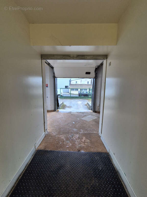Bâtiment industriel à vendre   Alès • ±660 m2 sur terrain clos 1 389 m2 - photo 22