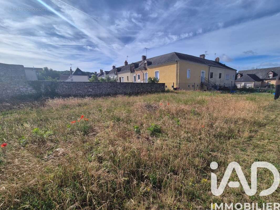 Terrain 210 m² à Le Breil-Sur-Merize  - photo 2