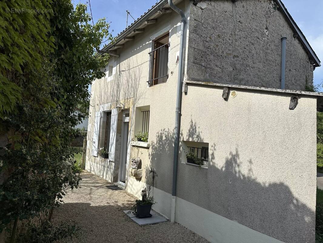 Maison à SOMMIERES-DU-CLAIN