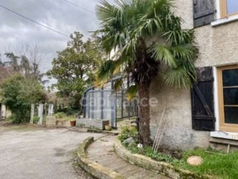 Maison à GREZIEU-LA-VARENNE