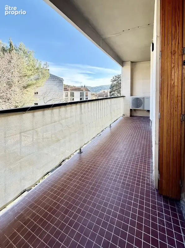 Aix en Pce Sud - Lumineux T3 rénové+cave+balcon/terrasse et box en sus - photo 9