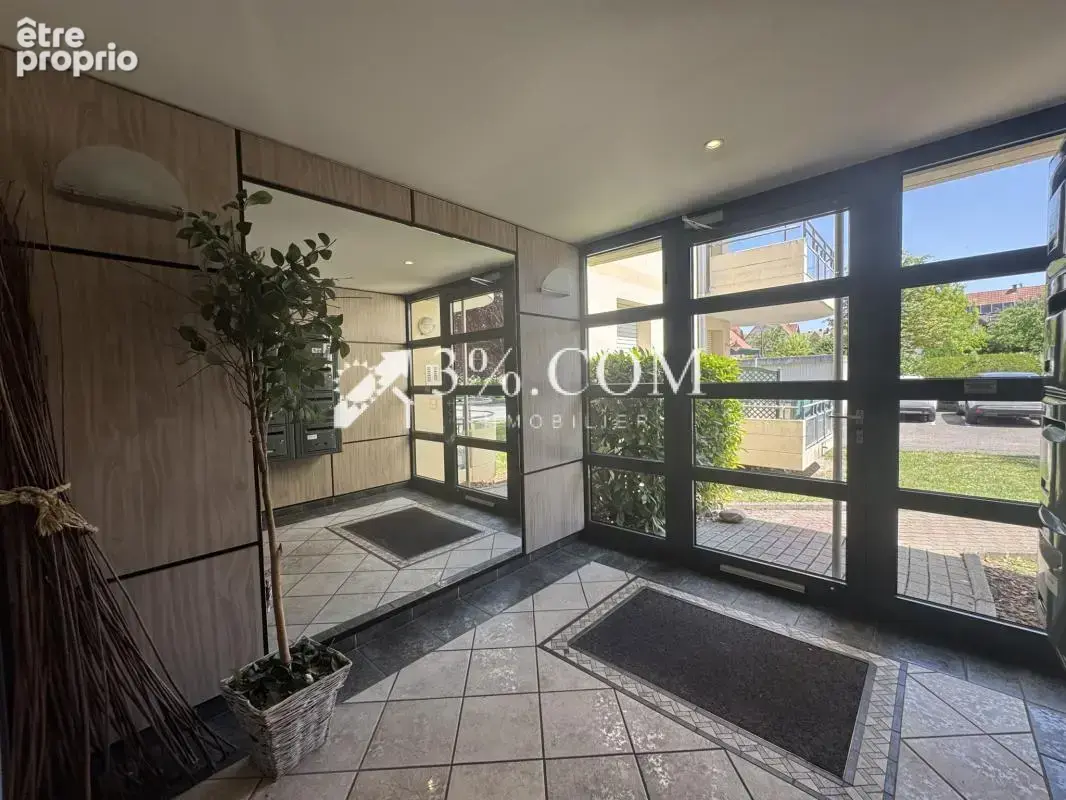 3%.COM - Joli  F2 au calme avec balcon, cave et garage - photo 11