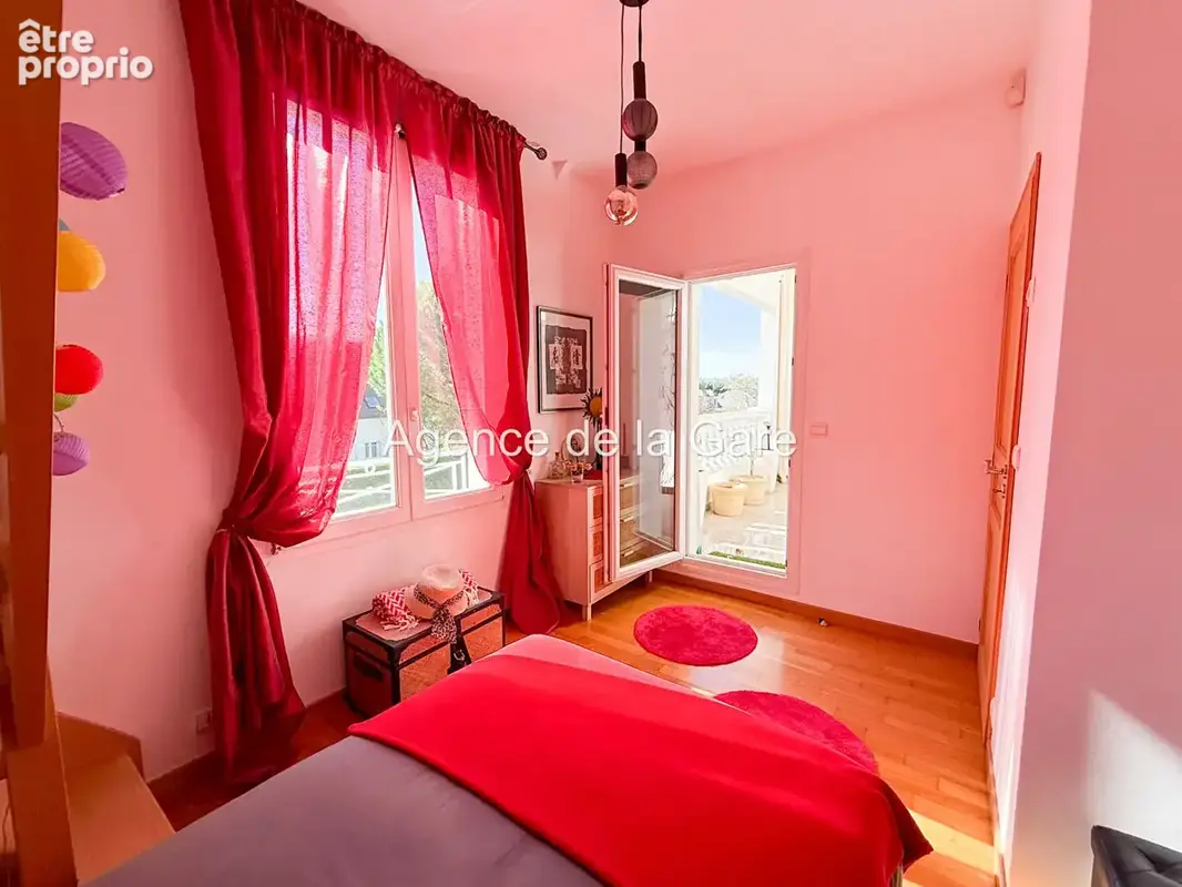 Chatou élégante maison familiale de 7 pièces avec jardin, terrasses et jacuzzi - photo 9