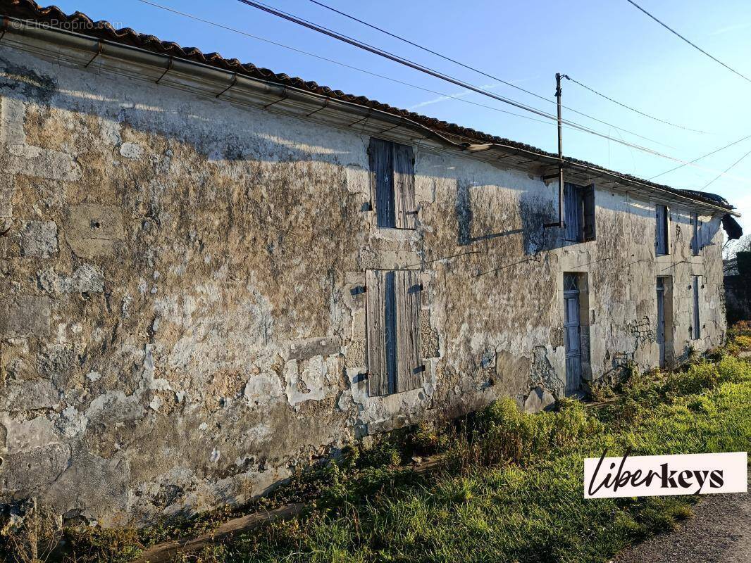 Maison à SAINT-GEORGES-DES-COTEAUX