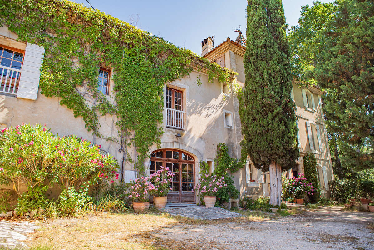 Maison à L'ISLE-SUR-LA-SORGUE