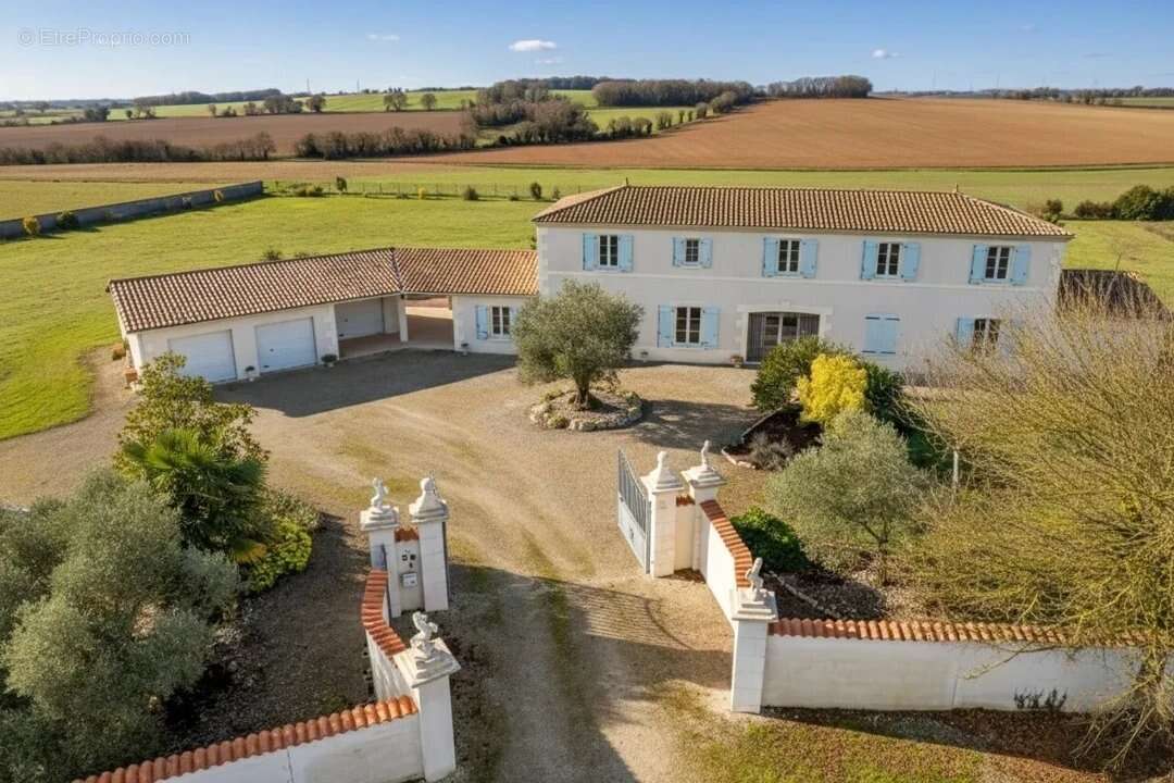 Maison à SAINT-DENIS-DU-PIN