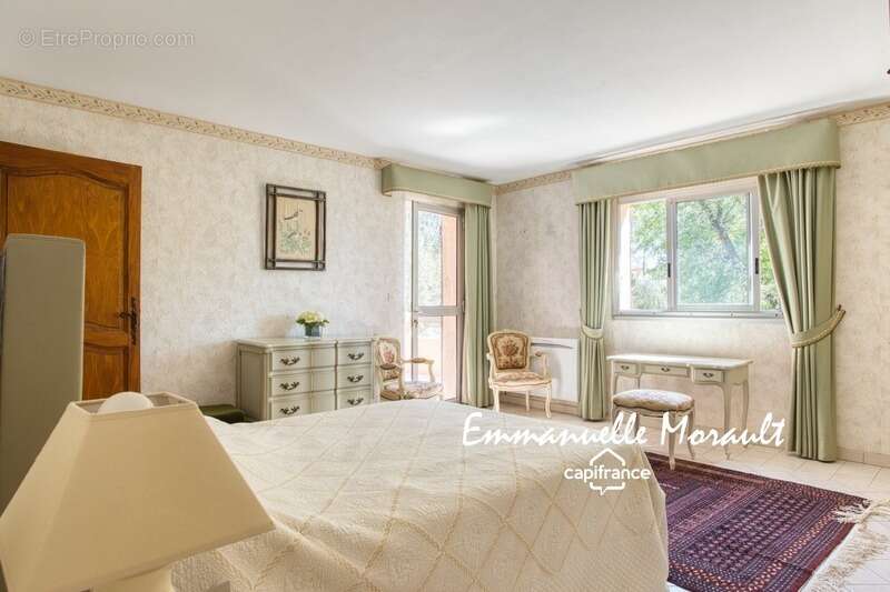 Maison à BAGNOLS-EN-FORET