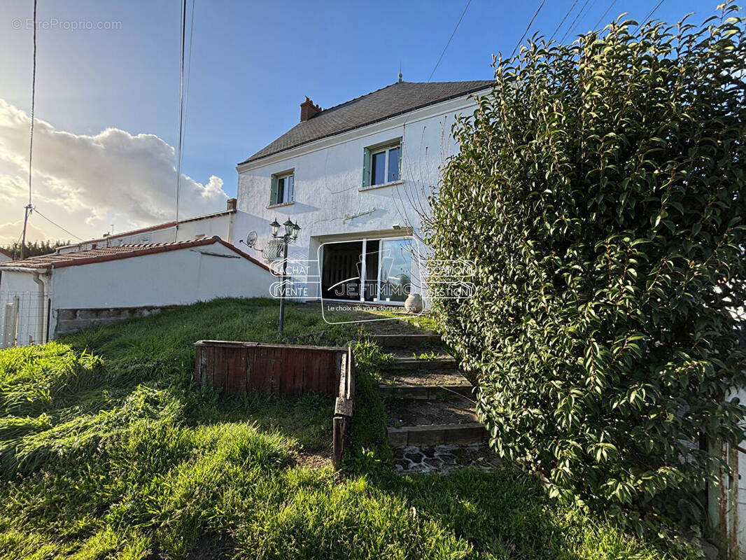 Maison à LA CHAPELLE-BASSE-MER