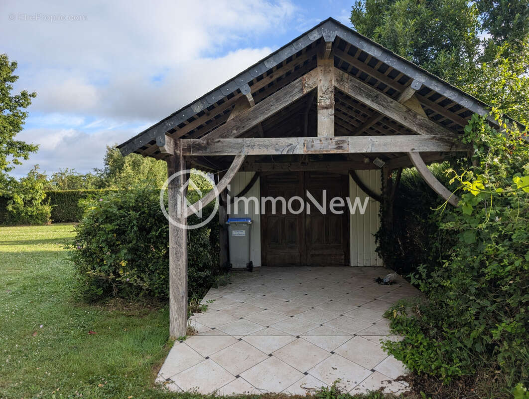 Propriéte de 202 M2 sur un terrain constructible de 1565 m2 - photo 16