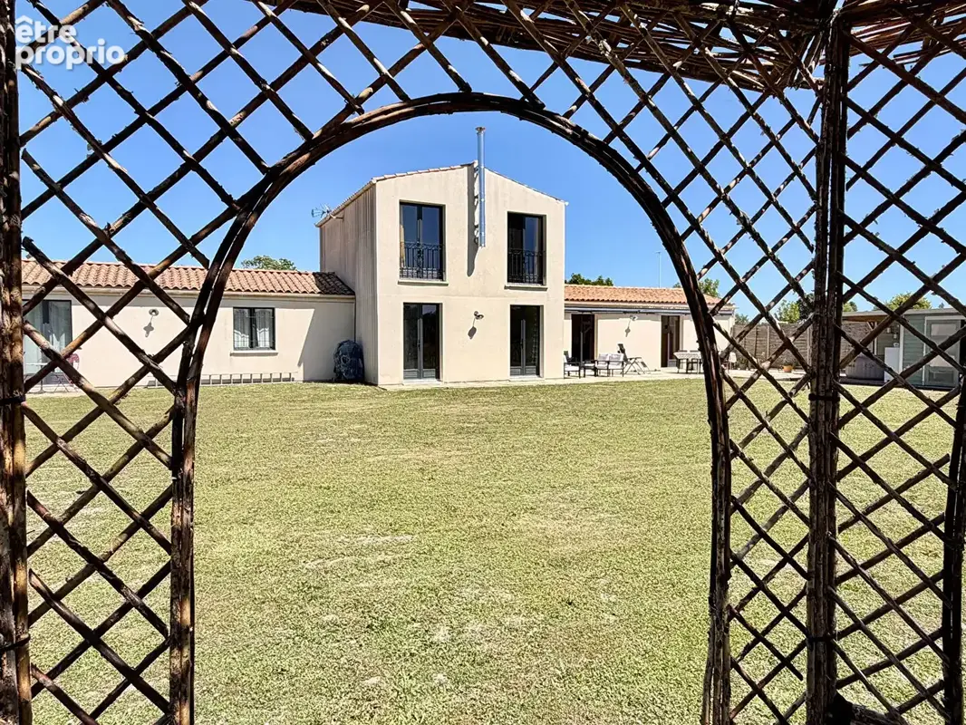 Belles prestations - pavillon de 3 chambres, bar/resto à pied, au calme, tout à l'égout prévu - photo 18