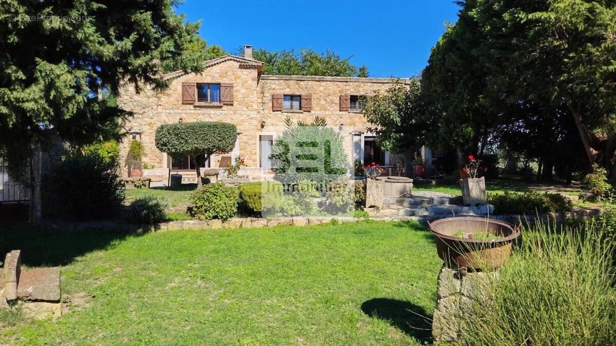 Maison à CAMARET-SUR-AIGUES